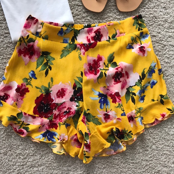 Floral Print, Ruffle Hem Shorts - Picture 2 of 5